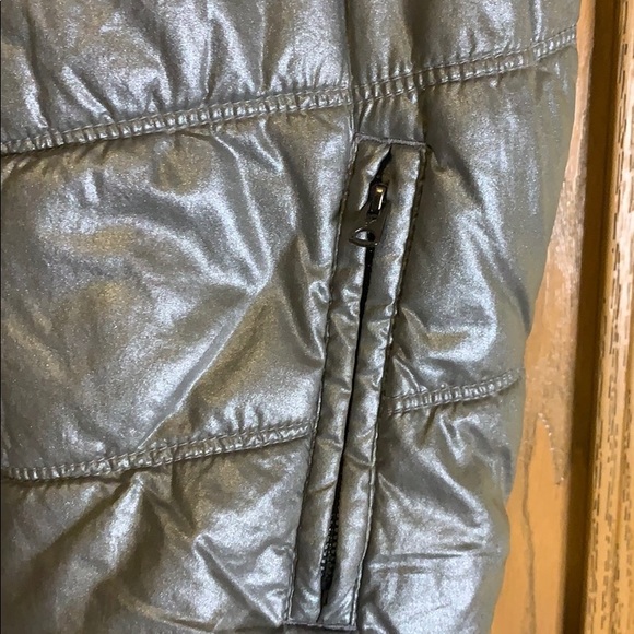 Sliver American Eagle vest with white fur hoodie - Picture 3 of 9